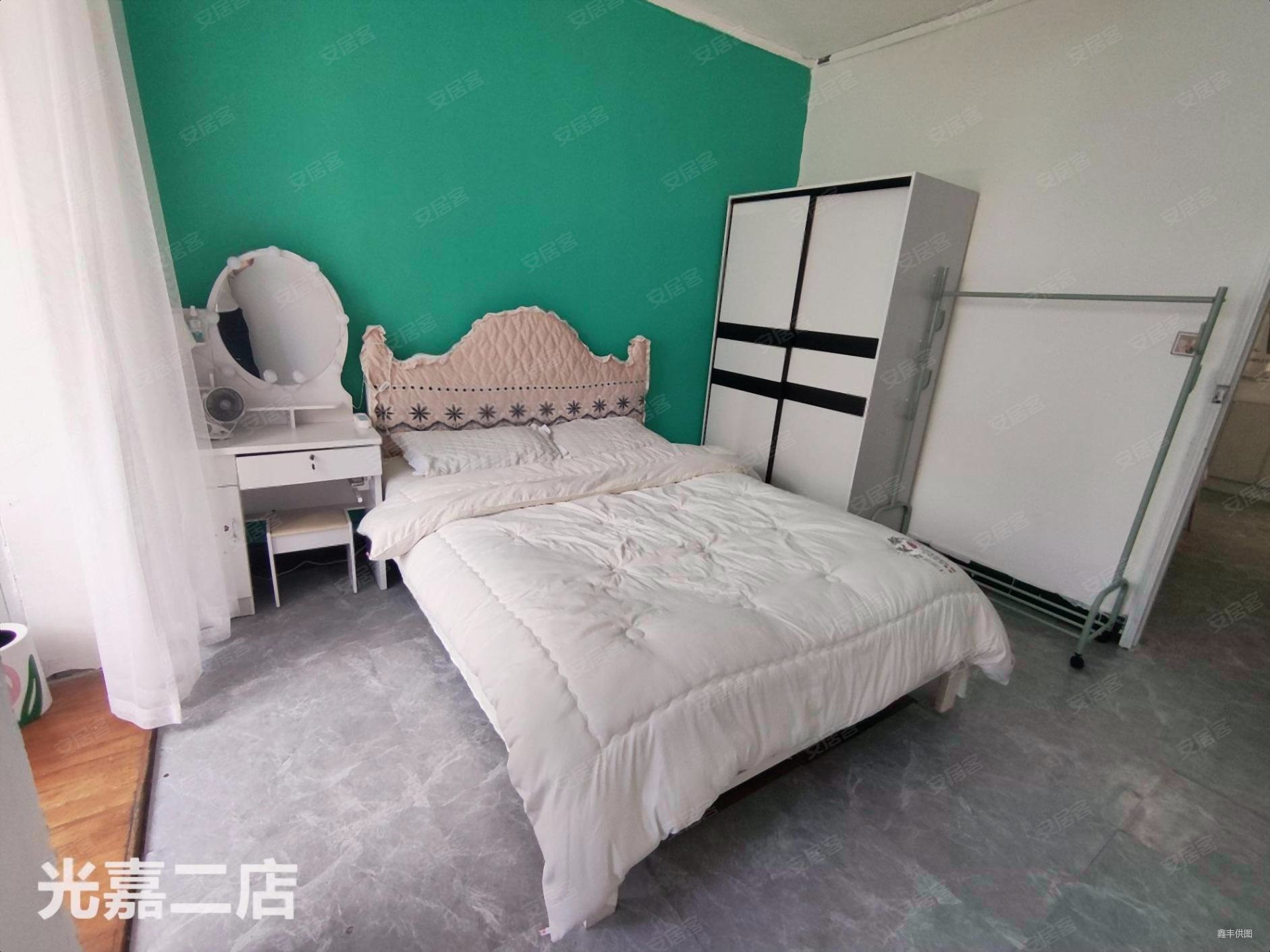 新枫公馆 南北通透 中间楼层采光好 出行方便 集中供暖