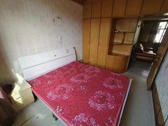 庆阳西峰西峰城区团结小学附近，三居室，家具齐全，拎包入住。出租房源真实图片