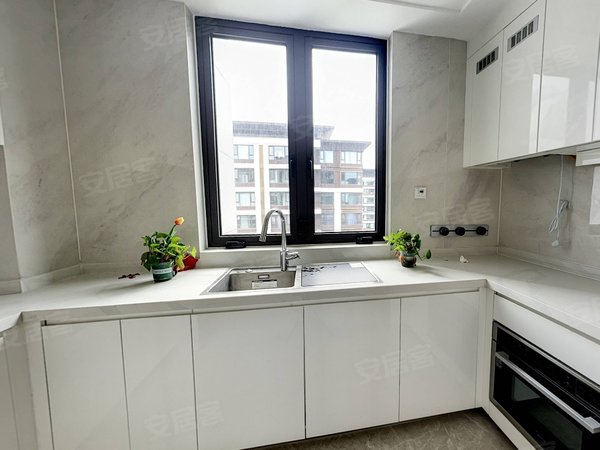 绍兴越城城北中海九樾中海九樾 4室2厅2卫 南北通透 精装修 电梯房