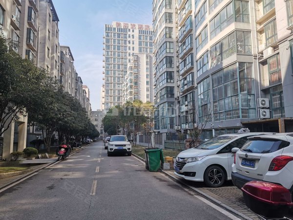 信阳平桥百花园阳光华府羊山新六大街 太古广场旁 阳光华符 精装电梯