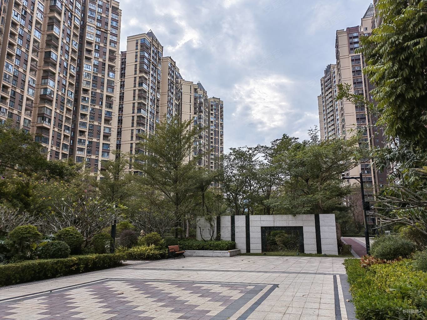 中洲天御花园三期3室2厅2卫99㎡南北123万