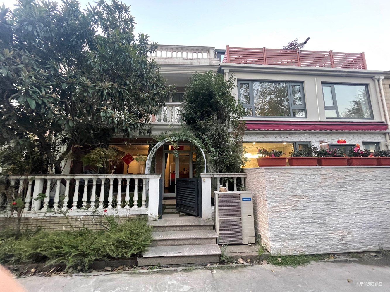 康虹花园(别墅)4室2厅3卫144.73㎡南北1000万