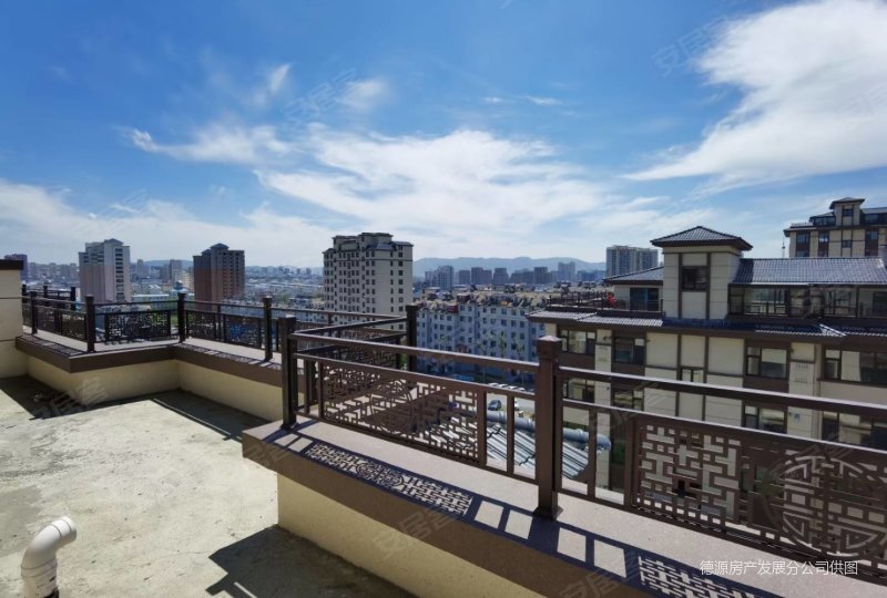 万城院子4室2厅2卫204㎡南北140万