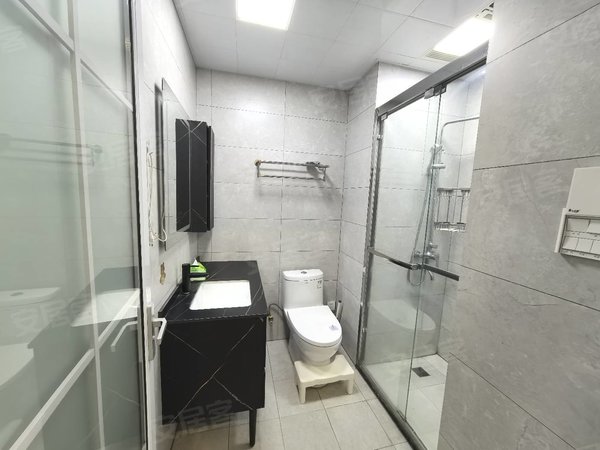 金华东阳横店南江壹号南江一号三室两厅两卫精装修，小区配套设施齐全，出入方便出租房源真实图片