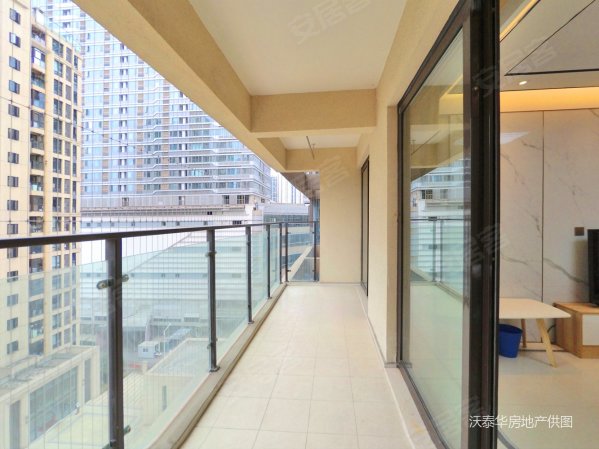 郫县一中旁地铁口次新房109平套三双卫精装修诚售