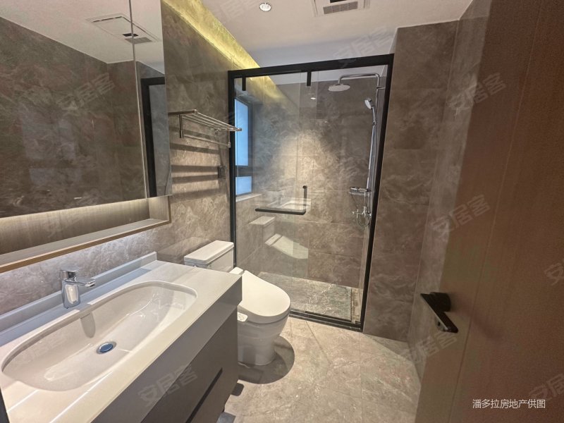 巫家坝绿地东南亚中心428公馆 临地铁   房视野开阔