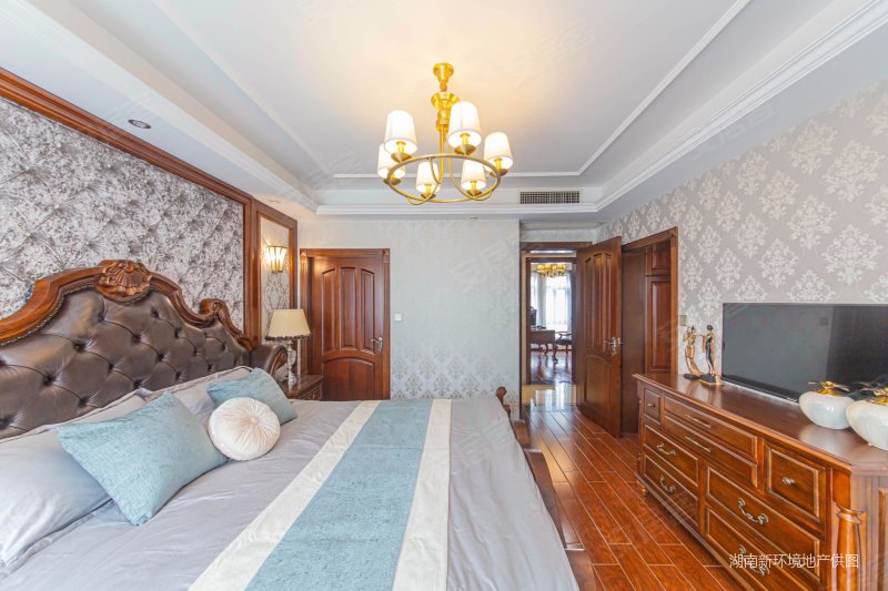 鑫远尚玺一梯一户客厅6米挑高平层五房中央空调地暖带车位