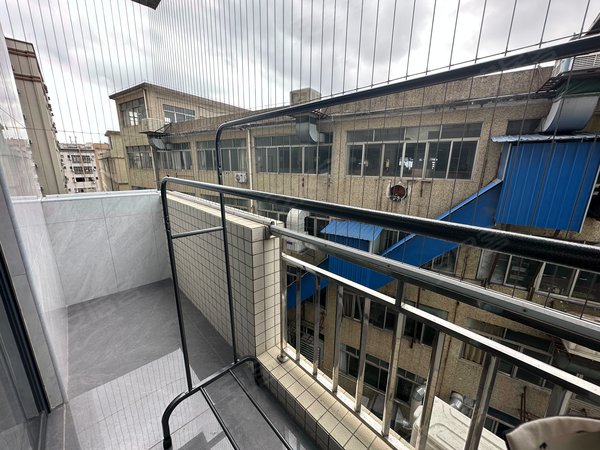 广州花都狮岭润途青年社区狮岭 丽莎广场 电梯大单间 大阳台 楼下停车