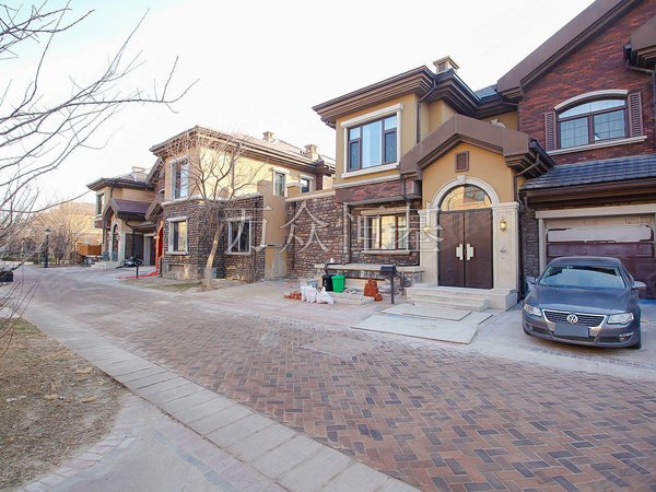 北京昌平北七家北辰红橡墅北辰红橡墅 豪装大双拼别墅  挑空客厅