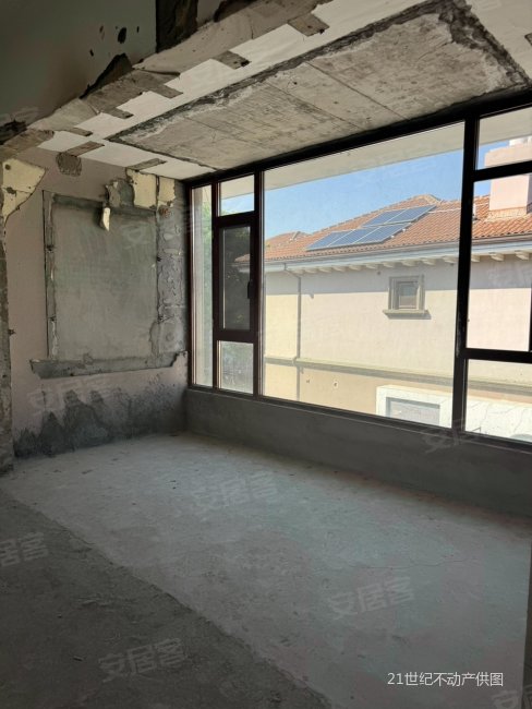 复地朗香 独栋别墅  上有花园下有车库