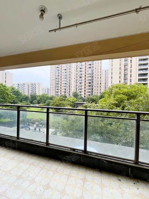 金辉尊域 商业配套成熟 临地铁 小区绿化高 房龄新 有电梯