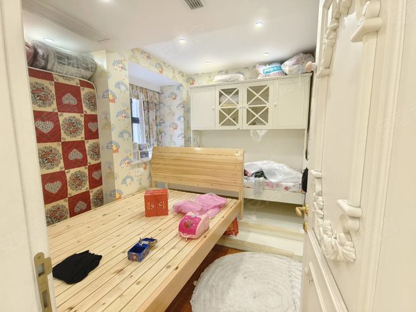 义乌后宅德胜路商业街金城高尔夫(二区)植物园旁豪华装修大3房!