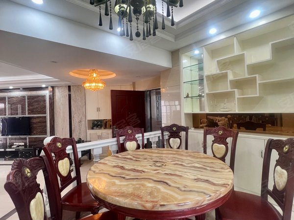 梧州长洲市政府灏景尚都a区灏景a区 精装4房2卫 家私电器齐全 拎包