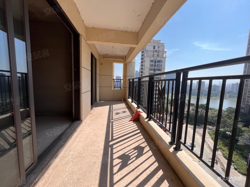 中海左岸馥园4室2厅2卫143㎡南北140万