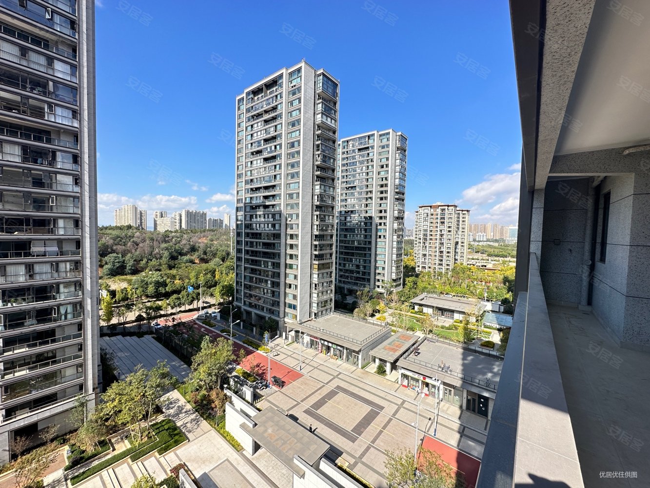 地铁口板式小高层单价8000起拎包入住赠送车位房东急售