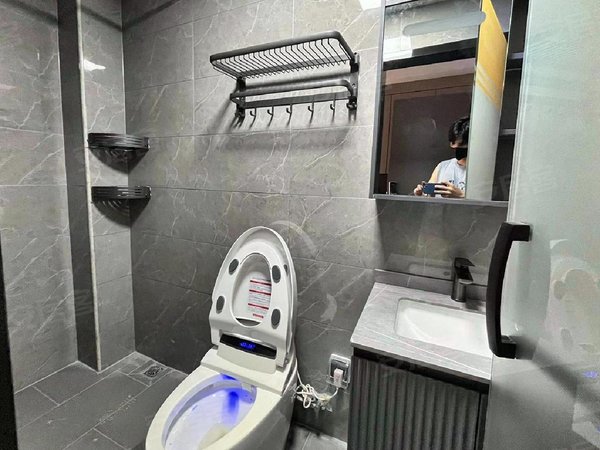 深圳龙华梅林关口白石龙老村白石龙地铁站超大单间直租,深圳北站五百