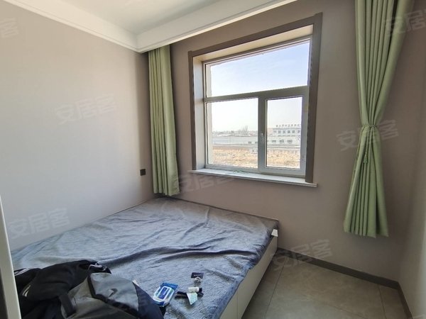 巴彦淖尔市临河临河城区朗润园朗润园4楼104平米,精装三室,第一次出租