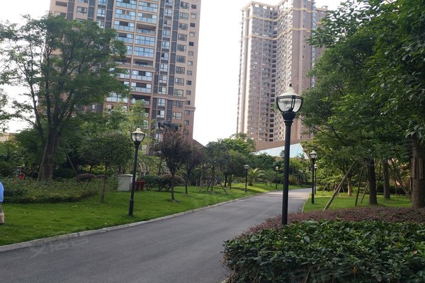 好不好_中介房产经纪人:任鹏对洛森堡映山的评价-成都安居客