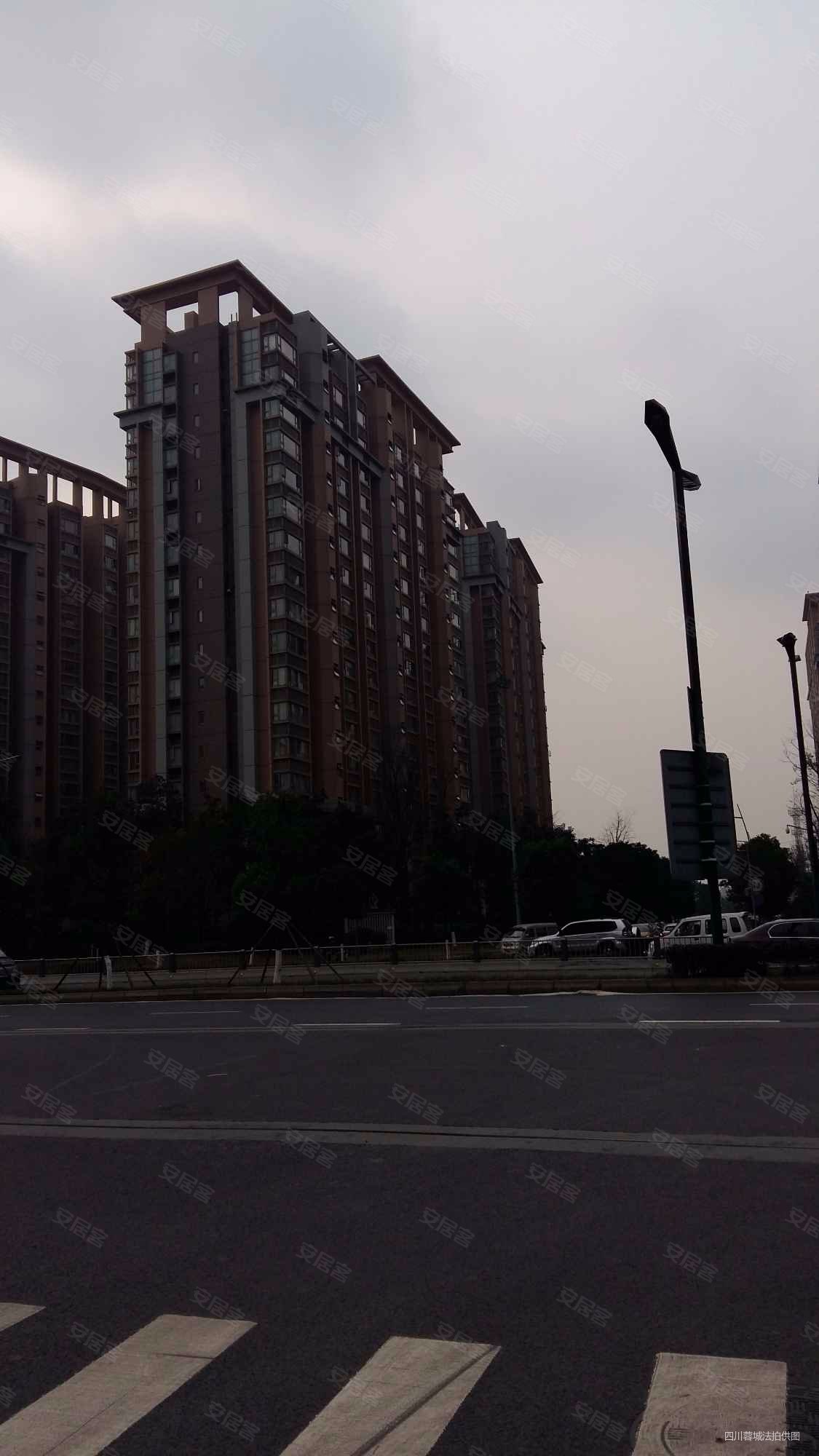 南城都汇汇晴园3室2厅2卫89.91㎡南北239.9万