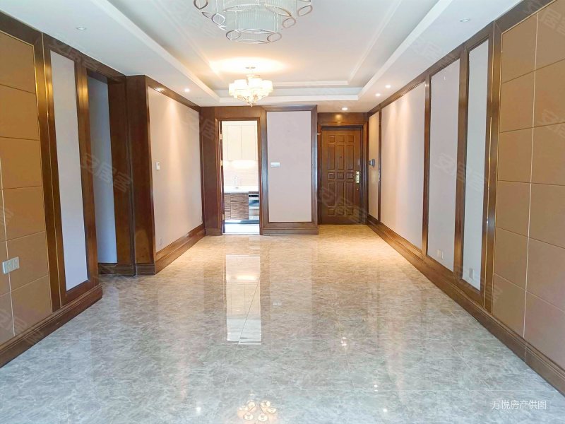 恒大龙奥御苑 中间楼层 小区新 装修好 临地铁 交通便捷