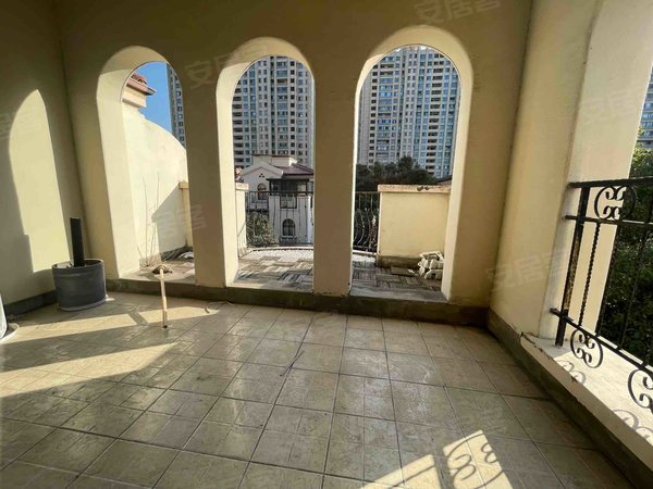 昆山玉山城西清风华院(别墅)清风华院别墅硬装出租,可住人可办公看房