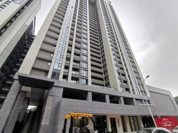 深圳盐田沙头角蓝郡公馆全新精装三房,东南朝向采光好,小区环境好,近