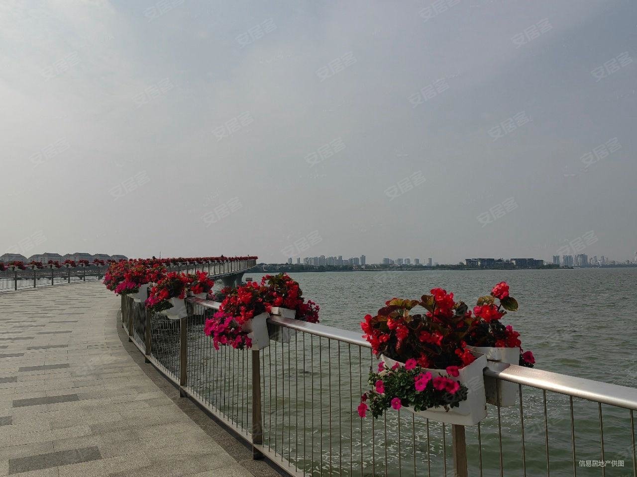 金湖壹号,地上2层,南北双花园金湖边上的别墅,刚好合适