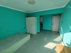 喀什喀什市喀什城区百合苑一期女生合租房，主卧带卫生间的独立卫生间出租房源真实图片