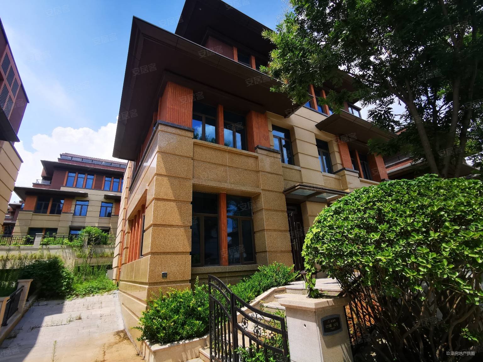 碧桂园万山湖壹号(别墅)4室2厅2卫227㎡南北228万