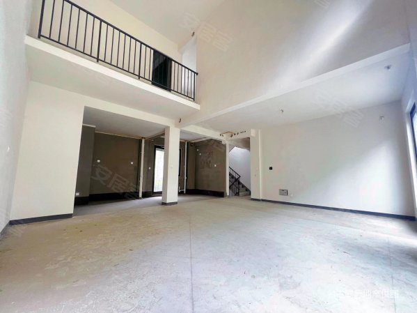 狮山脚下 原著花园 一二楼叠加别墅 南北大花园 送两个车位