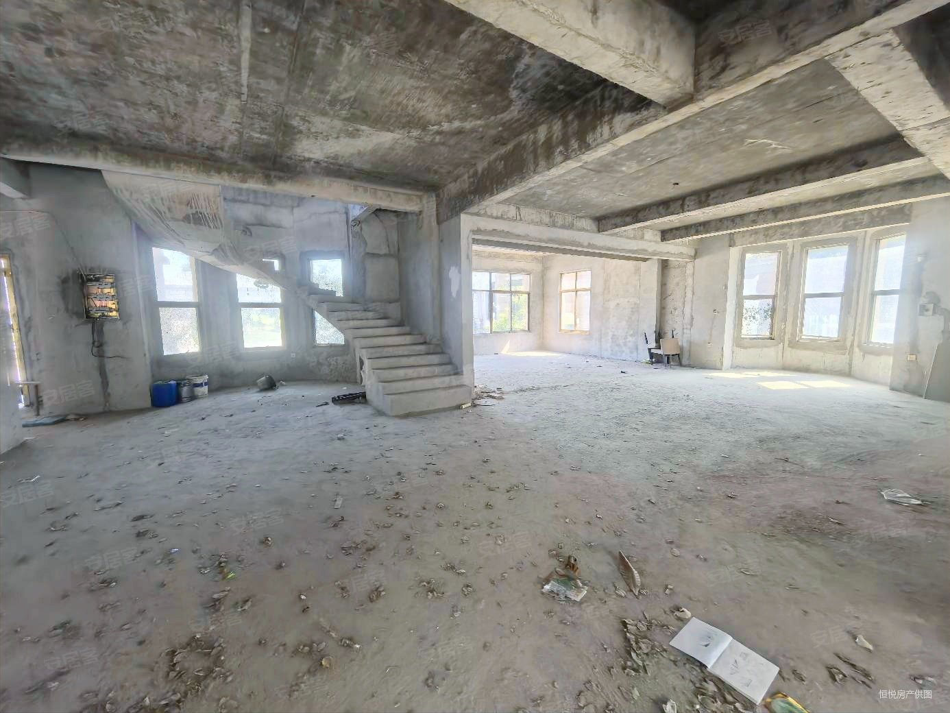 阳明山庄5室2厅2卫360㎡南北555万