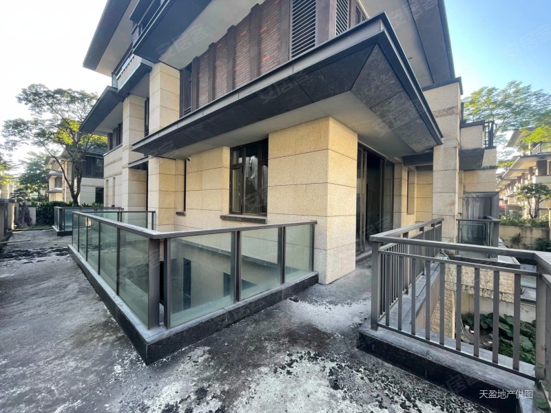 华侨城天鹅湖别墅单边位带4个车位位置很好随时可看