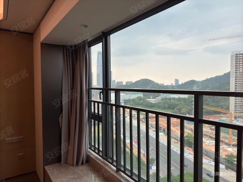 中海莞府1户型方正大气贵享受新装修管家式管理