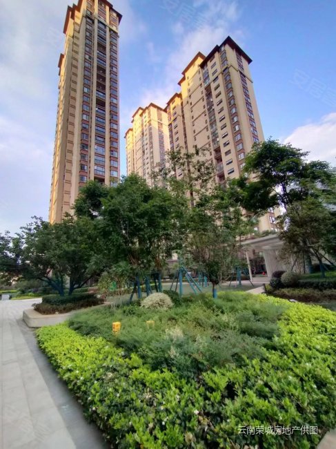 远洋青云府 毛坯3房  2梯3户 随时看房