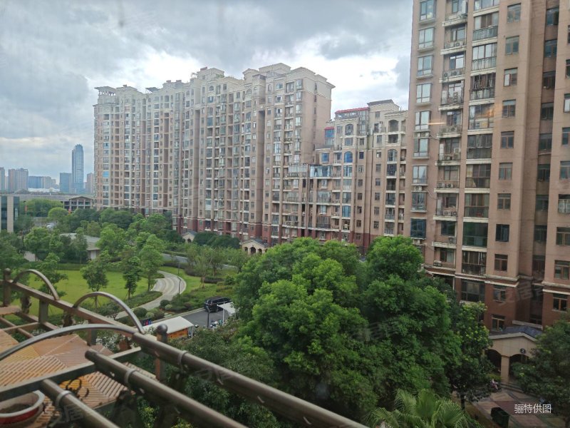 联泰香域滨江 出行方便 近地铁 精装好房 南向采光 好楼层