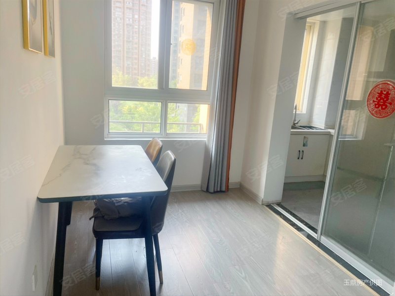 冠城大通蓝郡梅苑 南北通透 龙池站 双卫生间 楼龄新