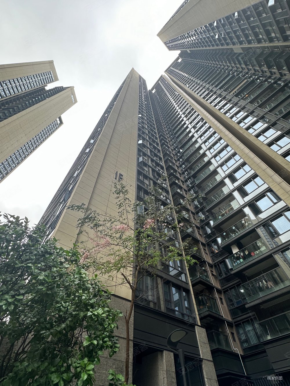 新出笋盘业主换房出售出价可谈税费业主出万科星城名邸