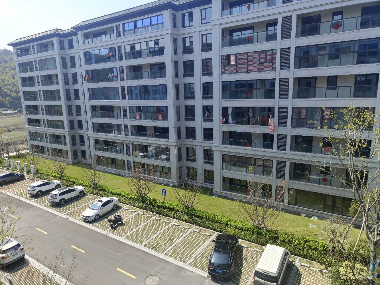 香湖丹堤(三期)4室2厅2卫129.67㎡南北130万