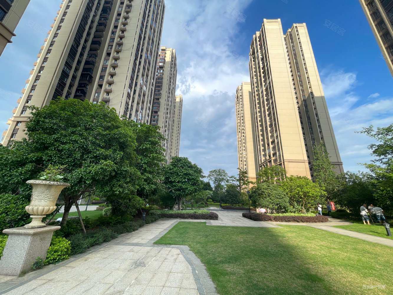 中辰阳光郡4房首付20万月供2k多证满税低现房出售看房方便