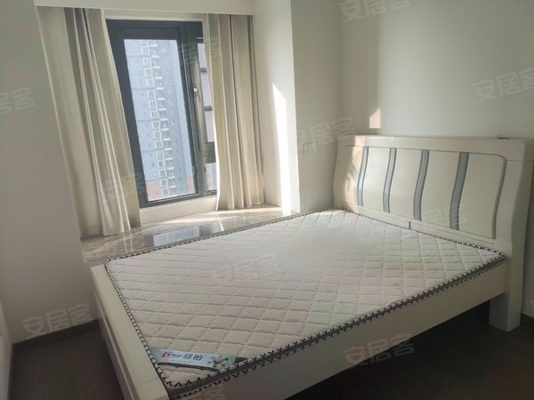 恒基旭辉府,宜城租房,旭辉府2800月,南区湖景房,14楼,全新装修,宜兴