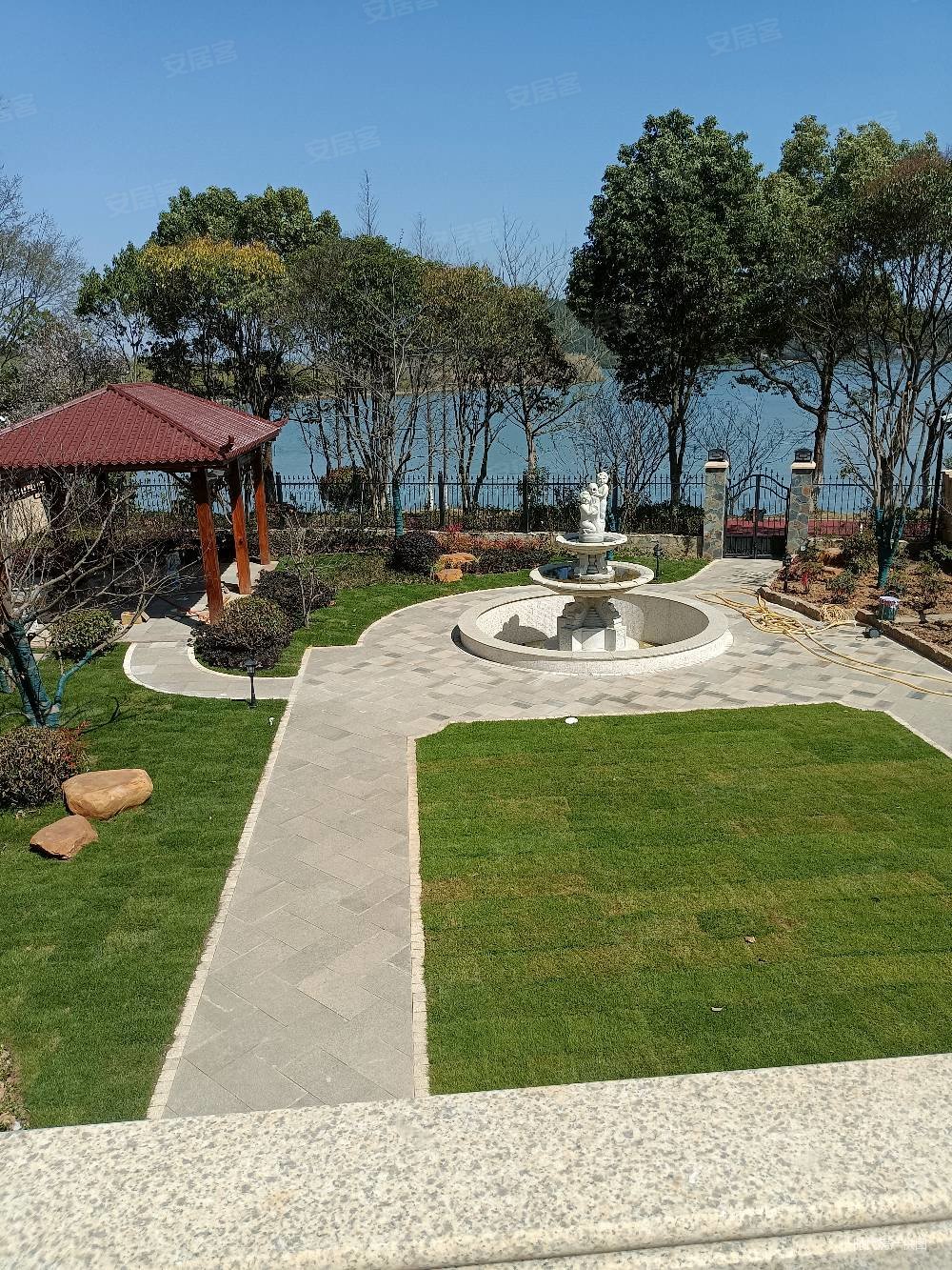 卧龙湖小镇别墅