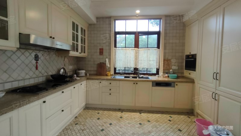 钱湖比华利别墅