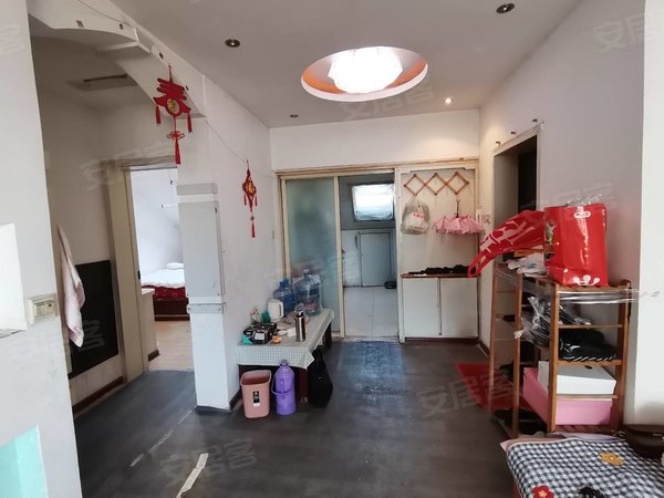 青岛城阳双元路城子村C区(48-53号楼)833全配,双气,城子C区城子社区68平套二套三随时看房入住出租房源真实图片