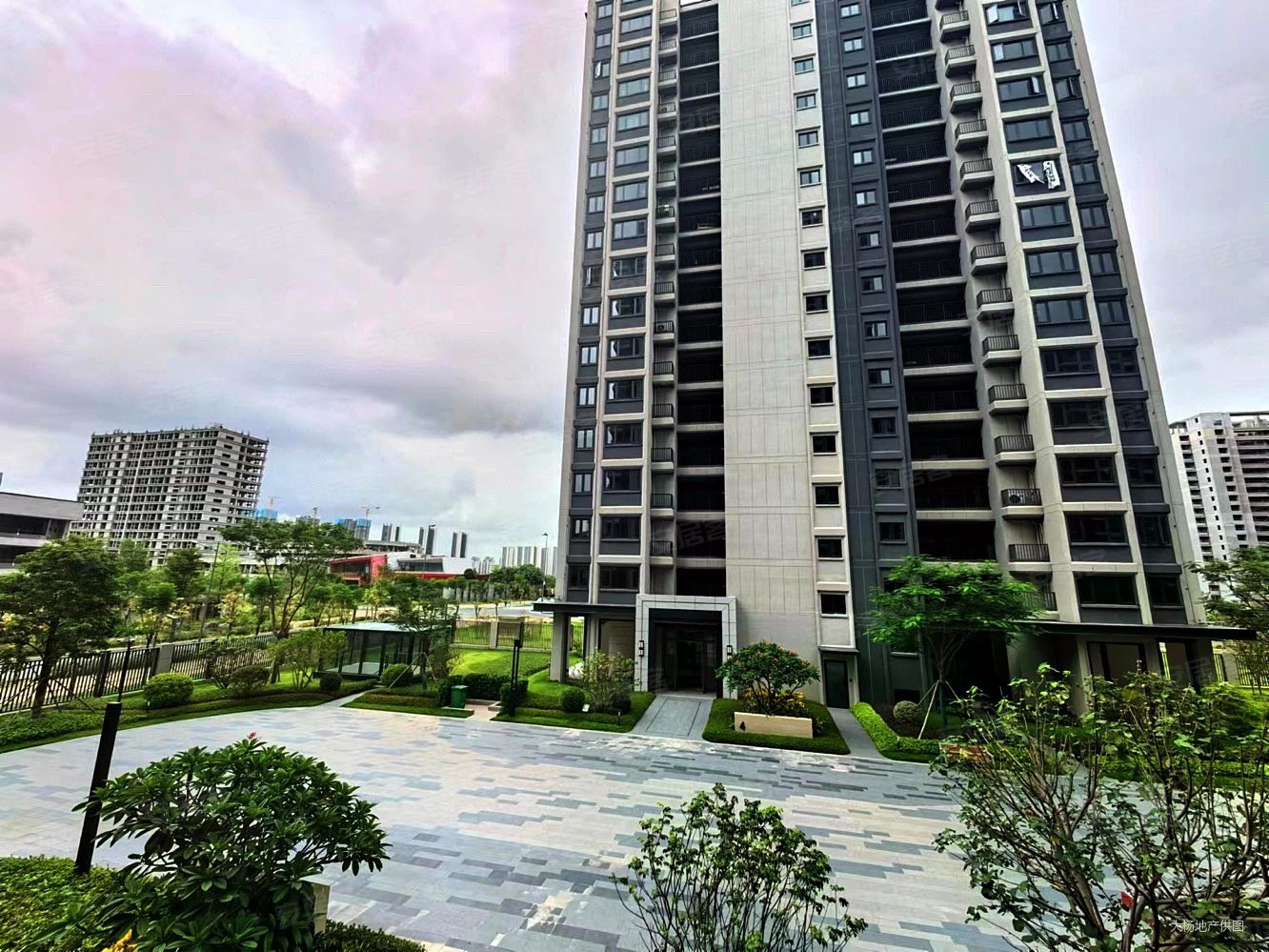 金湾宝龙城3室2厅2卫91.24㎡南199万