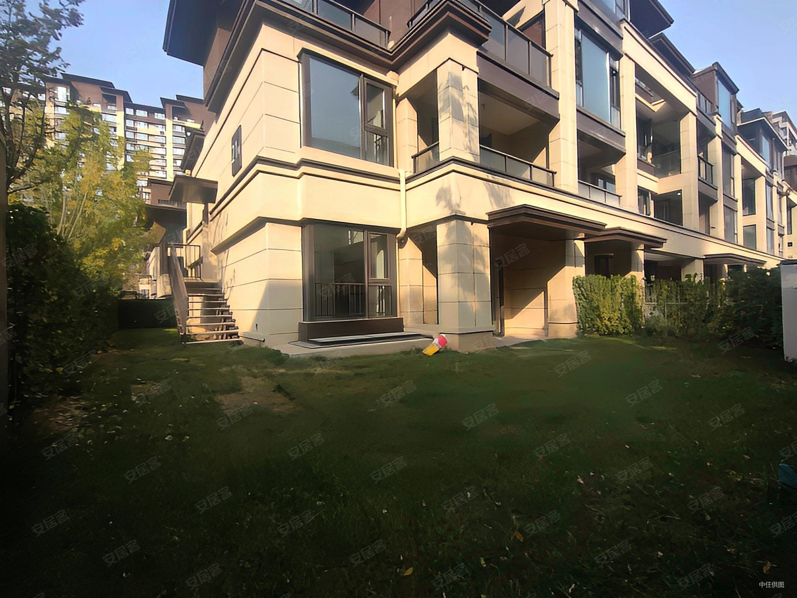 保利和唐悦色4室2厅3卫250.32㎡南北575万