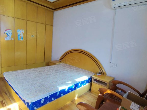 苏州太仓城厢果园一村梅园新村旁边 果园一村 朝南带阳台 大房间600月