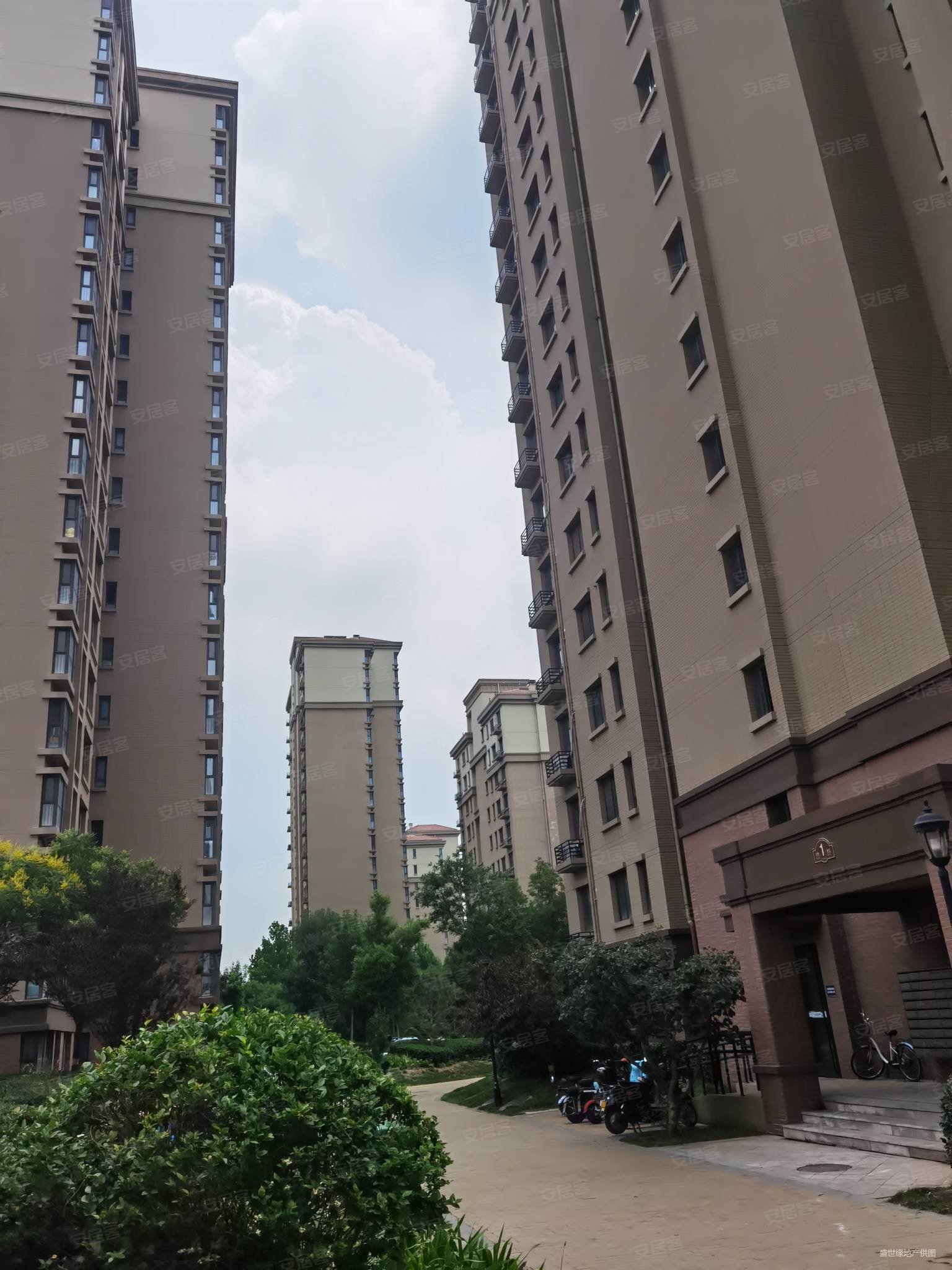 保利香颂湖2室2厅1卫85.36㎡南116万