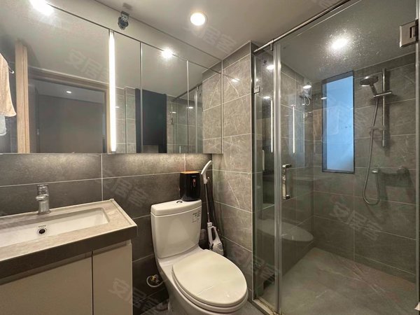 广州黄埔鱼珠保利鱼珠港(商住楼)保利鱼珠港商住俩用 loft一房一厅