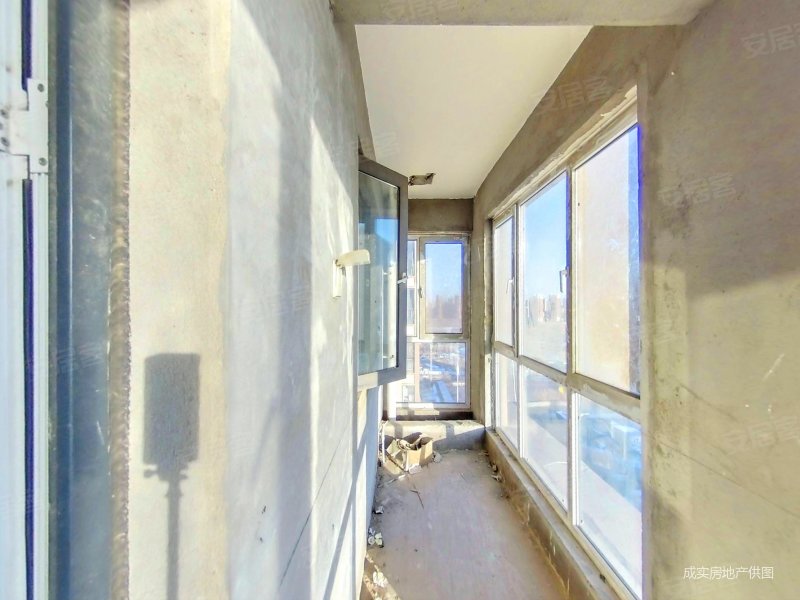 万国园白金汉府 南北 3室2厅 看房方便