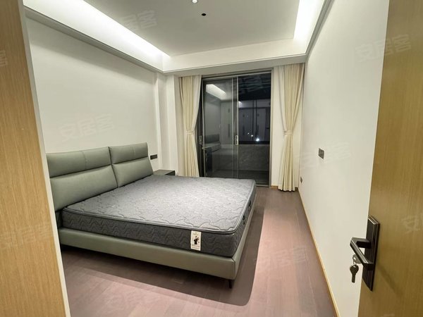 金华东阳东阳市中心海德公园(别墅)拍摄 直播 工作生活两不误 生活设备一应俱全 带院子 现代风出租房源真实图片